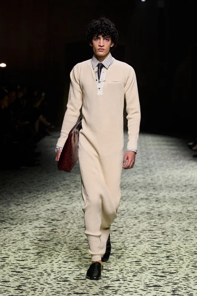 Look 19